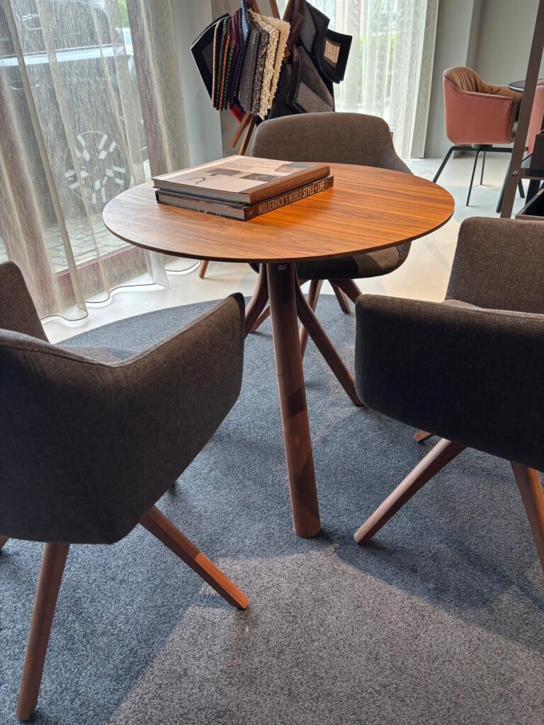 Rolf Benz bistrotafel showroommodel outlet