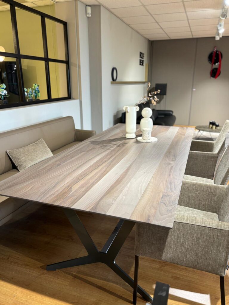 Rolf Benz eettafel met korting